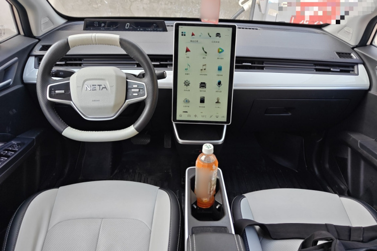 哪吒汽车 哪吒AYA 2023款 318 Lite中控内饰12