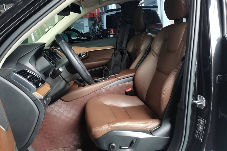 沃尔沃XC90 2020款 改款 T6 智逸豪华版 7座中控内饰19