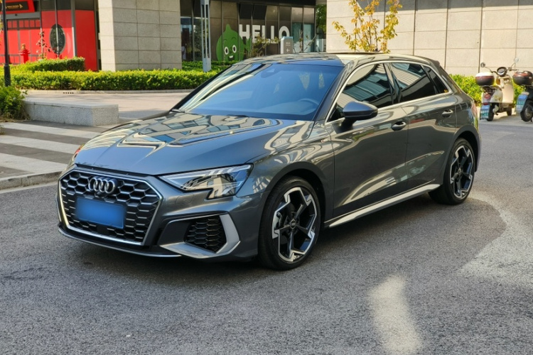 奥迪A3 2024款 Sportback 35 TFSI 豪华运动型车身外观1
