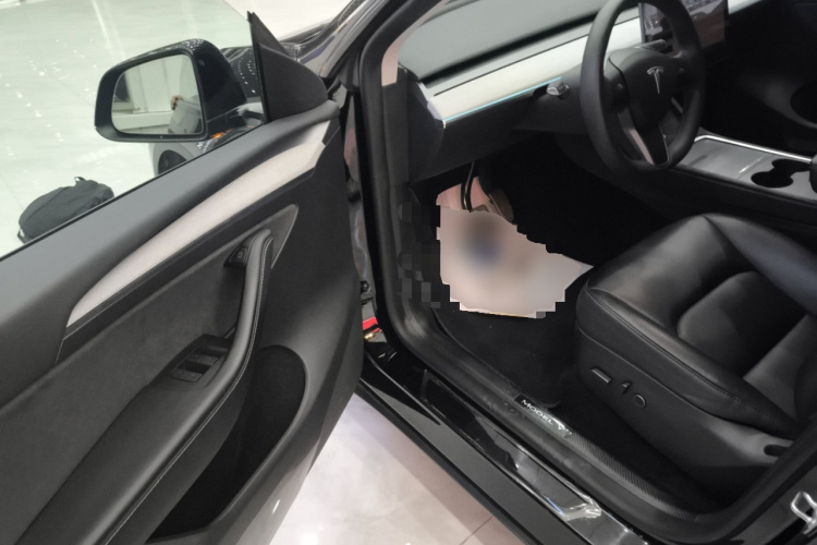 特斯拉 Model Y 2023款 后轮驱动版中控内饰7003