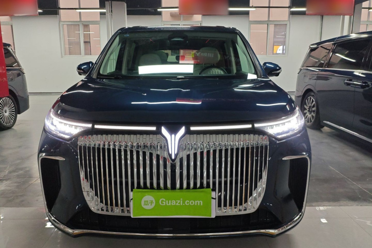 岚图汽车 岚图梦想家 2025款 PHEV 四驱旗舰鲲鹏版车身外观2