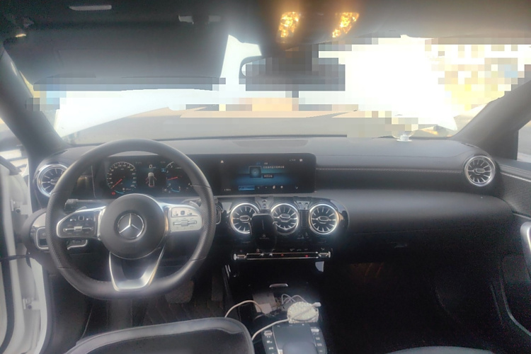 奔驰A级 2022款 改款 A 200 L 运动轿车时尚型中控内饰7002