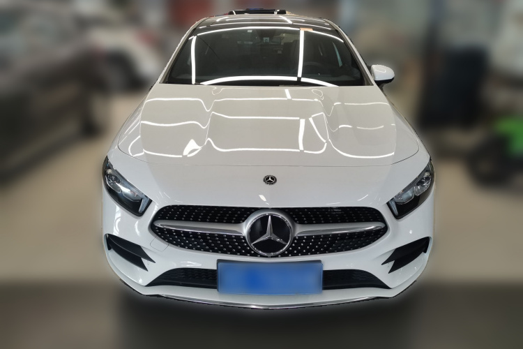 奔驰A级 2020款 改款 A 200 L 运动轿车时尚型车身外观2