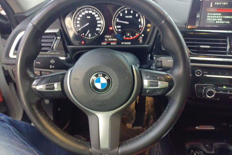 宝马1系 2021款 125i M运动曜夜版中控内饰13