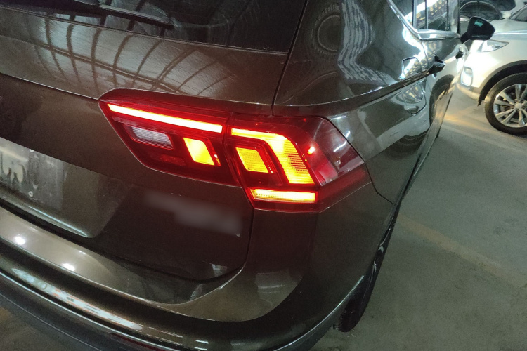 大众 途观L 2018款 330TSI 自动两驱豪华版车身外观9