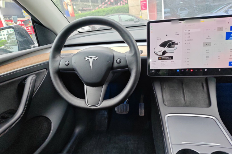特斯拉 Model Y 2021款 标准续航后驱版中控内饰13