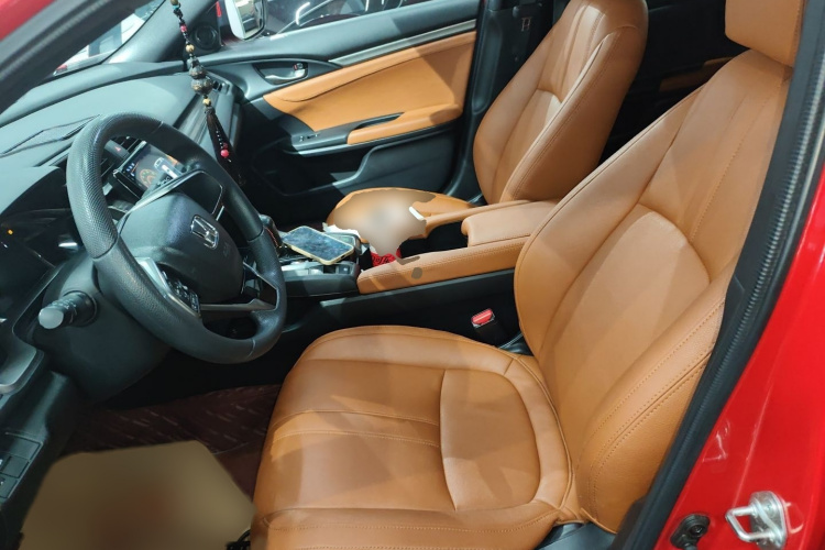 本田 思域 2021款 HATCHBACK 220TURBO CVT新锐控局部细节19