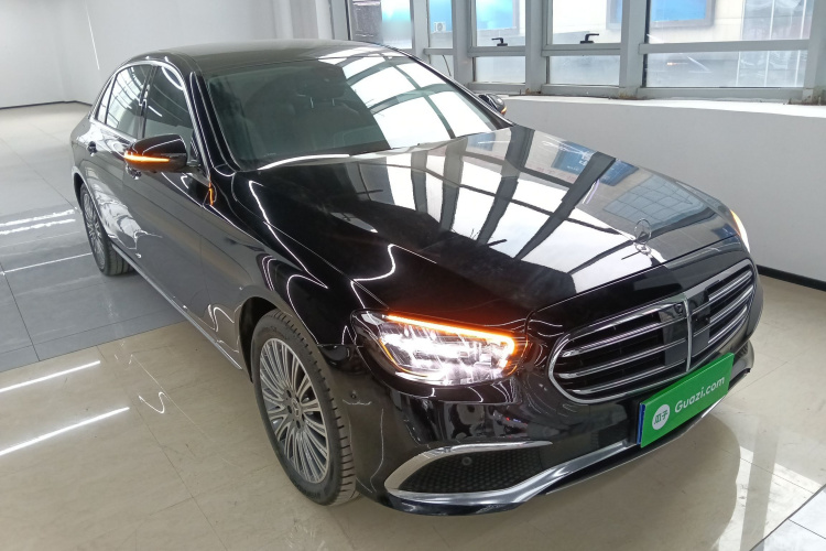 奔驰E级 2022款 改款 E 300 L 豪华型车身外观3