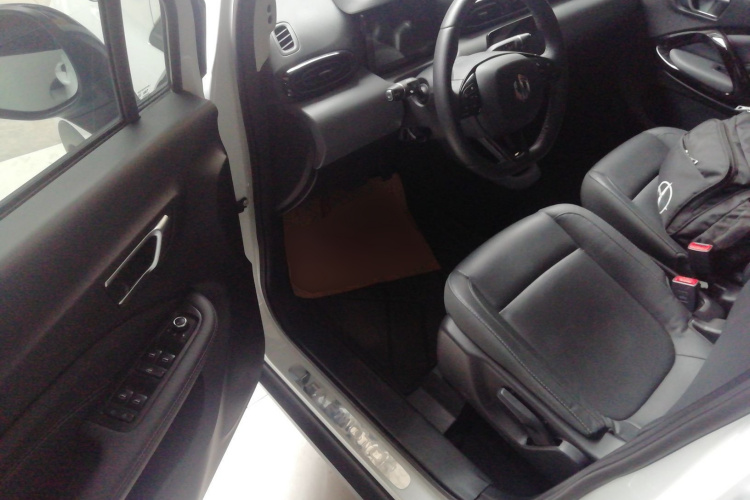 零跑汽车 零跑T03 2020款 400豪华版中控内饰20