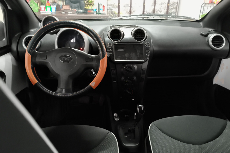 比亚迪F0 2015款 1.0L AMT 铉酷型中控内饰12