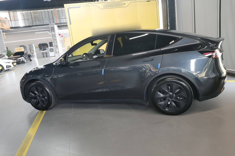特斯拉 Model Y 2024款 后轮驱动版车身外观4