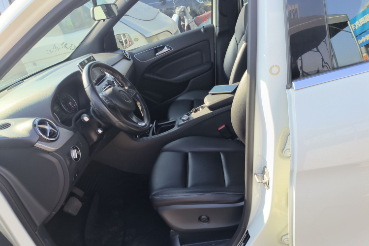 奔驰B级 2015款 B 200 时尚型局部细节19