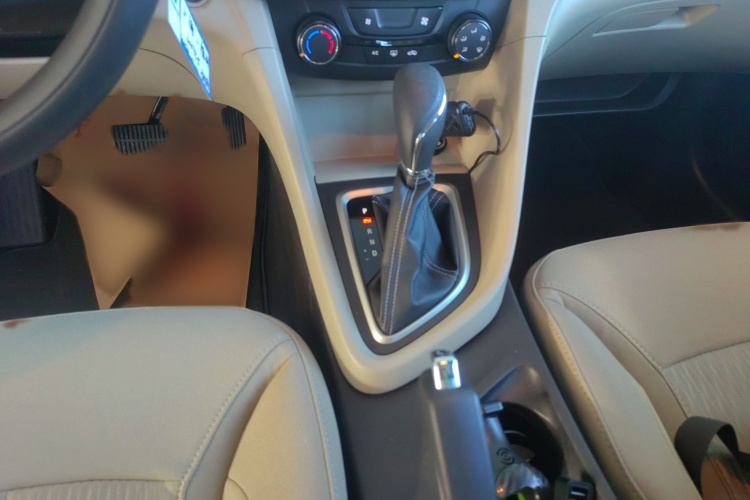 别克 英朗 2015款 15N 自动精英型局部细节18