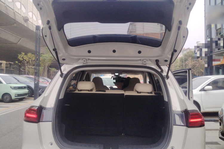 五菱汽车 五菱缤果PLUS 2024款 510km 五座版机舱底盘23