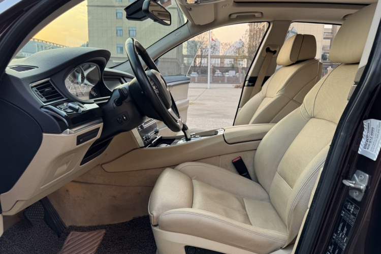 宝马5系GT 2011款 535i xDrive豪华型中控内饰7001