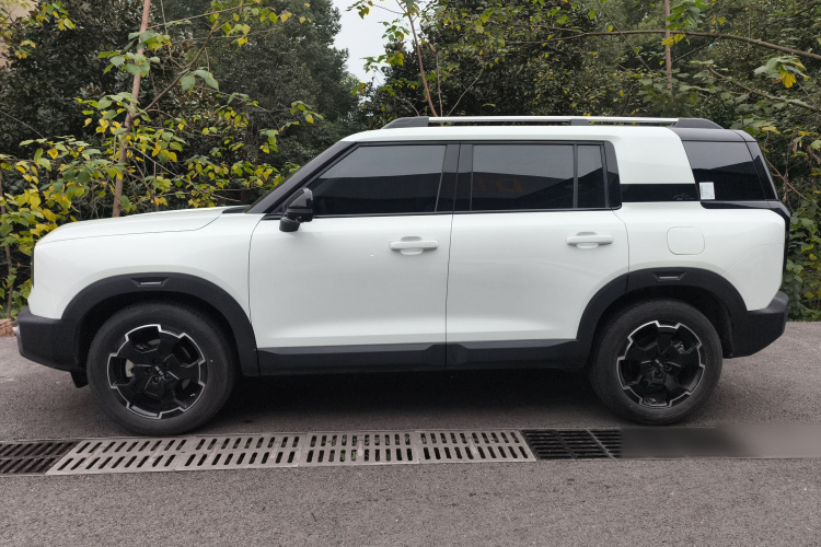 北京越野 北京BJ30 2024款 1.5T 魔核电驱进阶版车身外观4