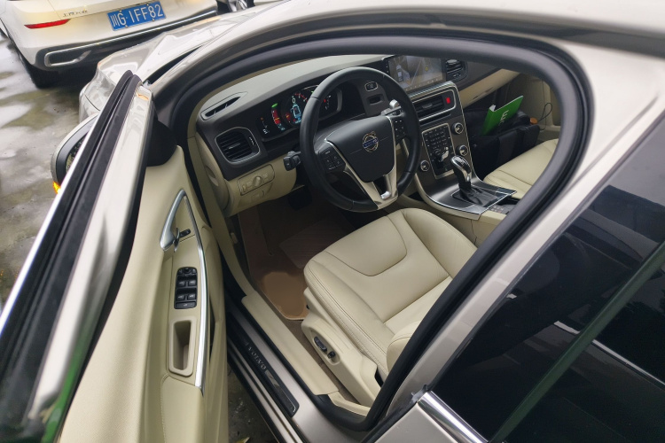 沃尔沃S60 2014款 S60L T5 智驭版中控内饰7003