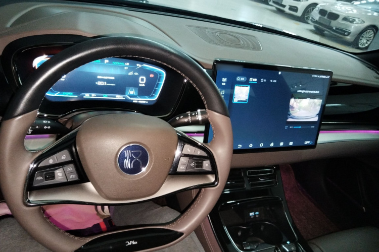 比亚迪 汉 2023款 EV 冠军版 506KM前驱尊贵型中控内饰7002