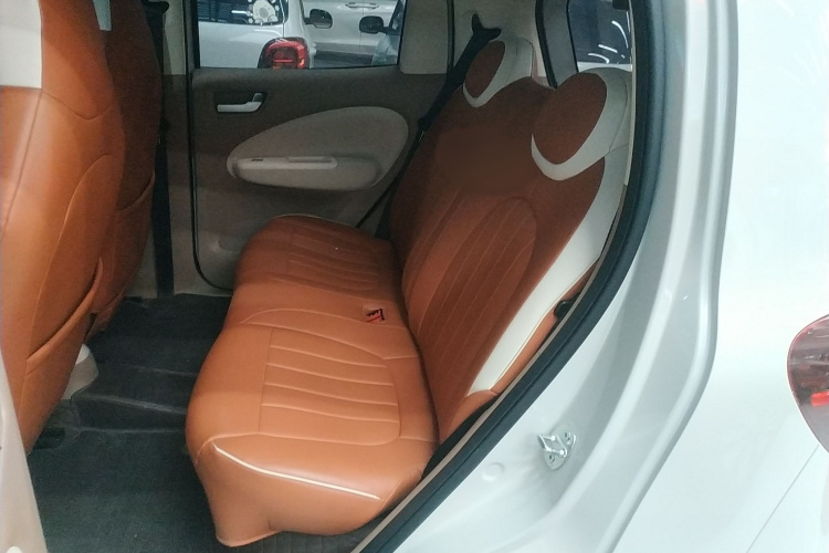 五菱汽车 宏光MINIEV 2025款 四门版 进阶款中控内饰7004