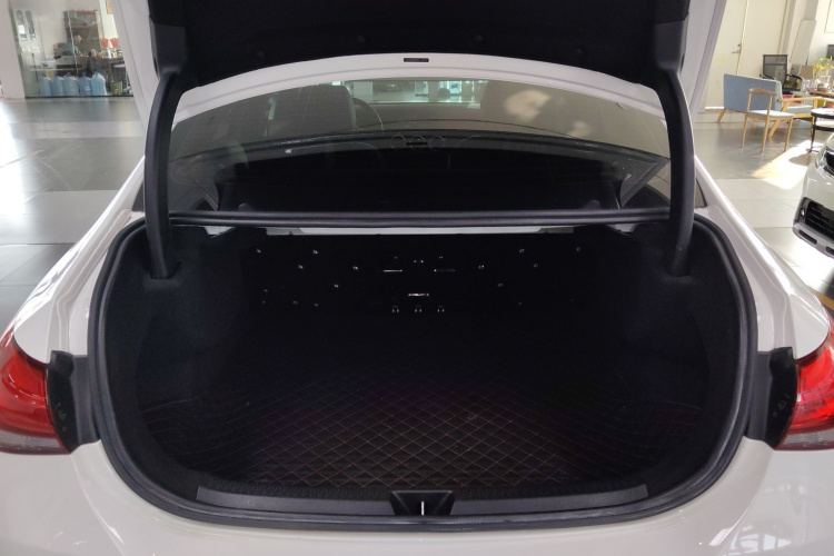 奔驰A级 2021款 A 180 L 运动轿车局部细节23