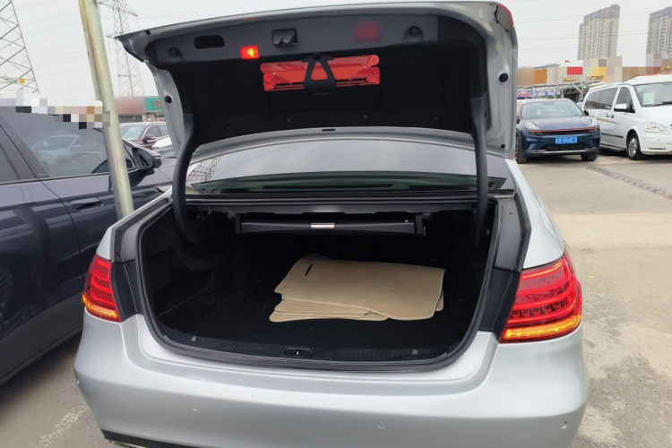 奔驰E级 2014款 E 300 L机舱底盘23