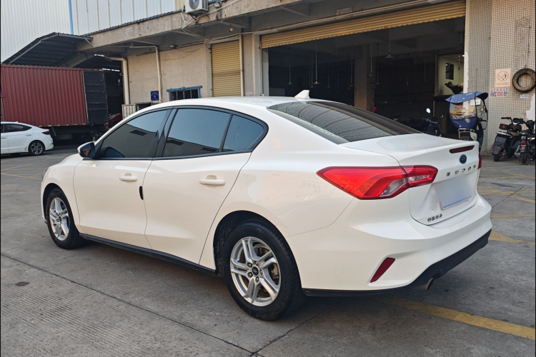 福特 福克斯 2019款 三厢 1.5L 手动锋跃型 国V车身外观6010