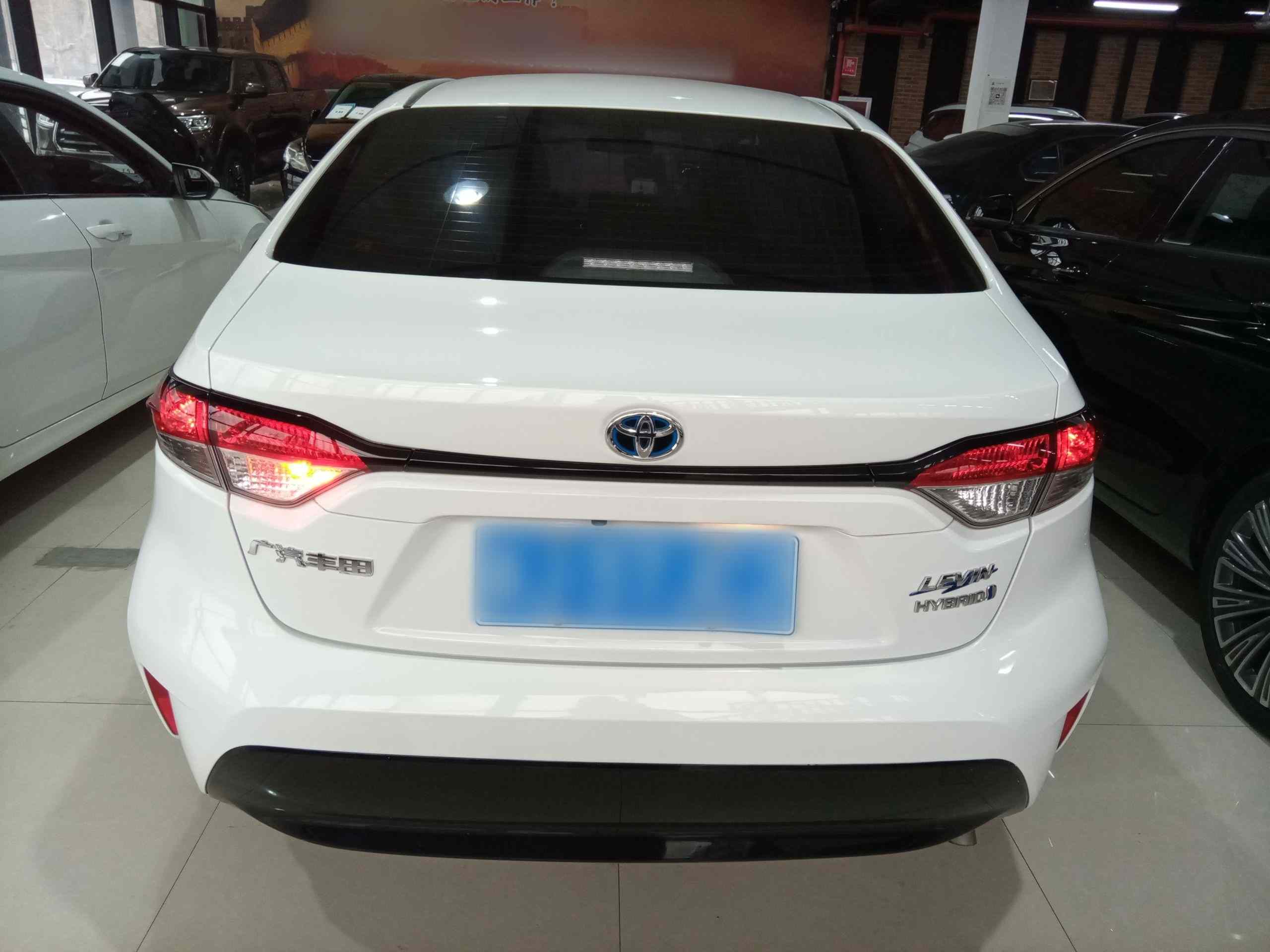 丰田 雷凌 2023款 智能电混双擎 1.8L 豪华版(4)