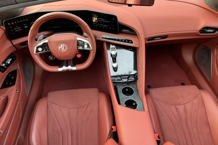 名爵 MG Cyberster 2026款 520km 传奇四驱版中控内饰7008