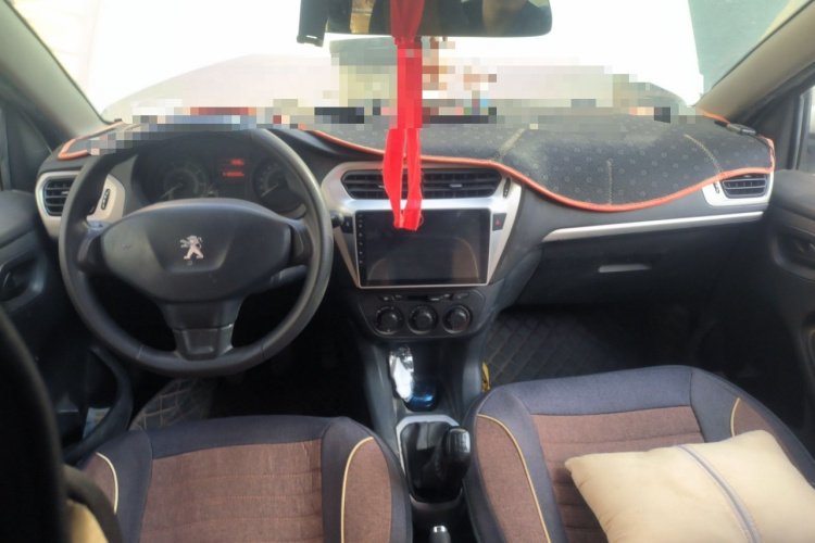 标致301 2016款 1.6L 手动舒适版中控内饰7002