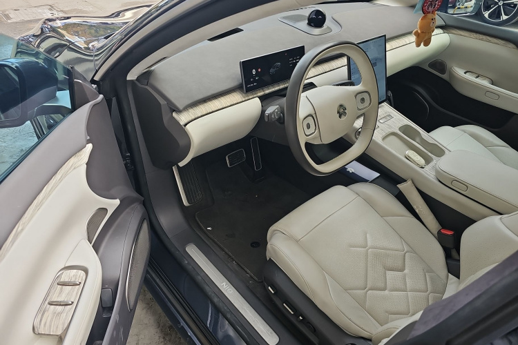 蔚来ET7 2022款 100kWh 首发版中控内饰7003