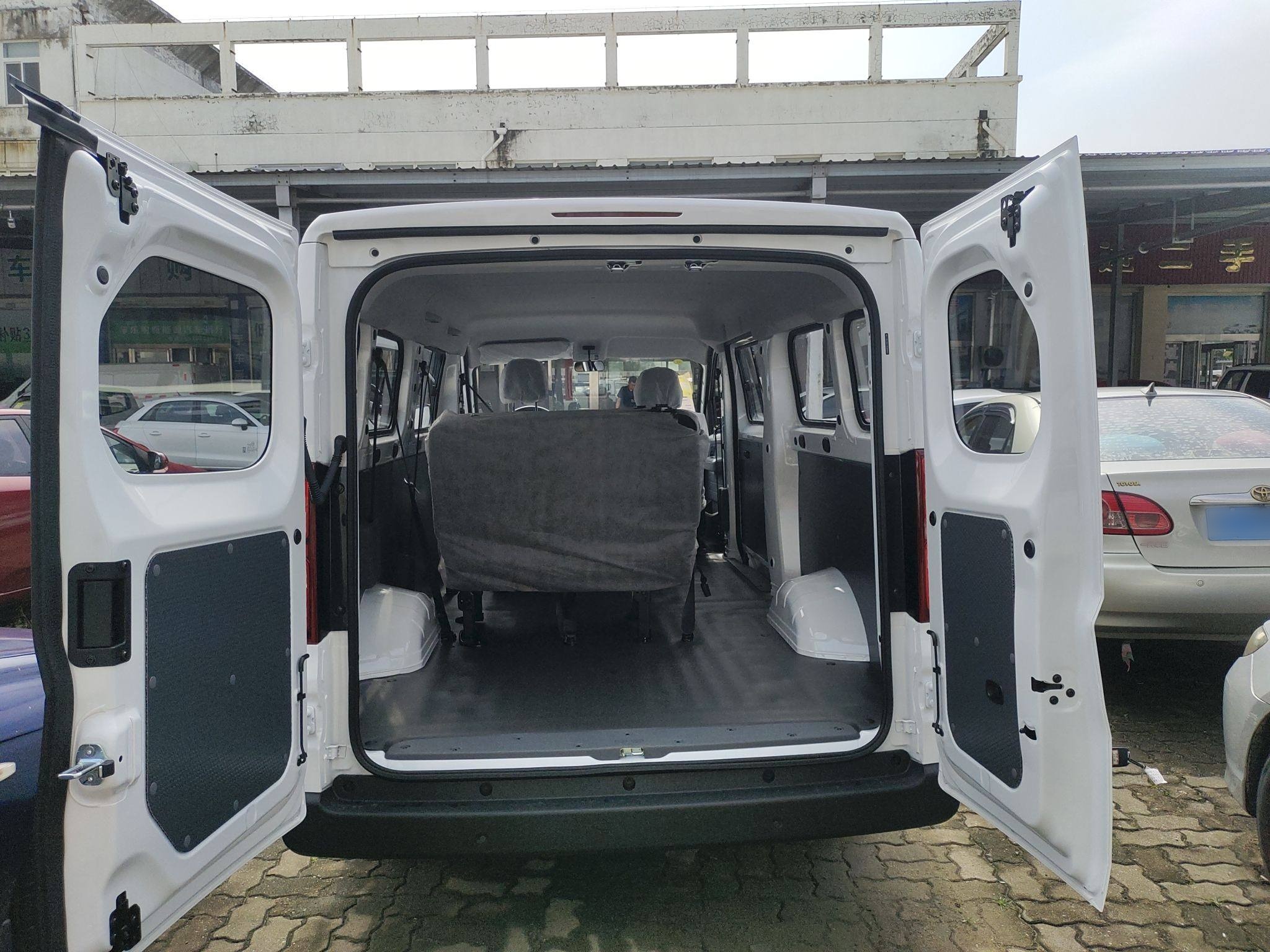 五菱汽车 五菱扬光 2024款 300KM 舒适型客车版 75kW