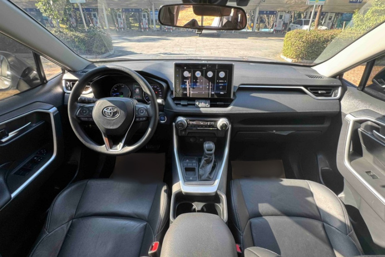 丰田 威兰达 2020款 双擎 2.5L E-CVT两驱豪华版车身外观6009