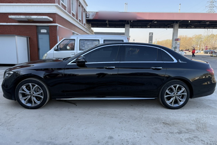 奔驰E级 2021款 E 300 L 运动时尚型车身外观6005