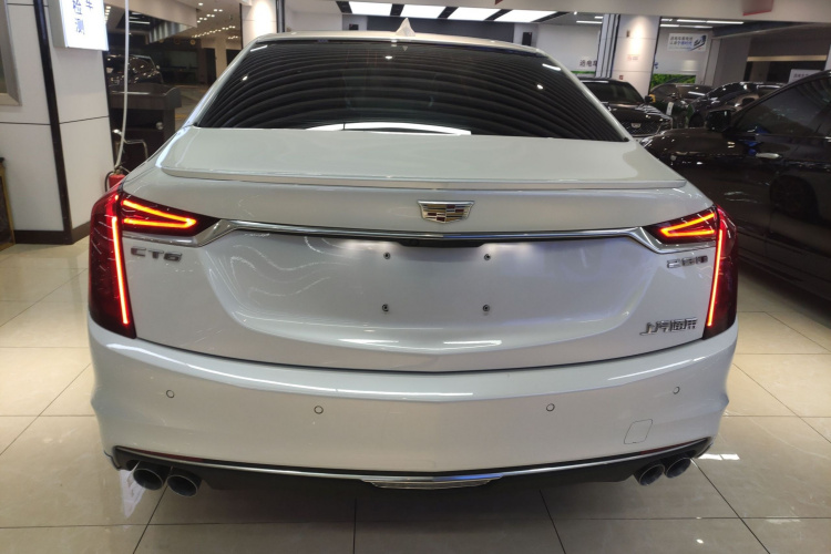 凯迪拉克CT6 2022款 28T 尊贵型车身外观6