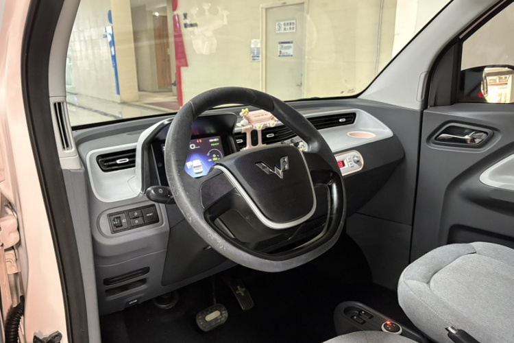 五菱汽车 宏光MINIEV 2021款 马卡龙时尚款 磷酸铁锂中控内饰7006