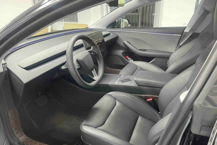 特斯拉 Model 3 2023款 后轮驱动版中控内饰7003