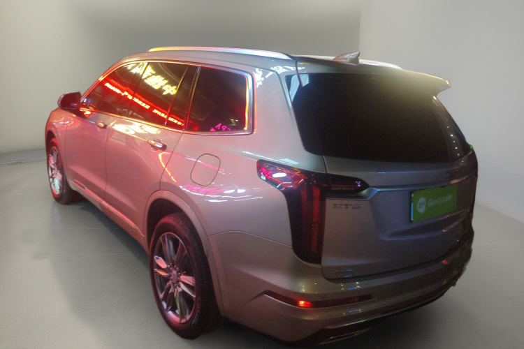 凯迪拉克XT6 2022款 2.0T 七座四驱豪华型车身外观5