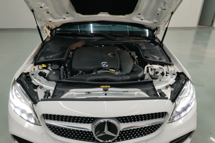 奔驰C级 2019款 C 260 L 运动版机舱底盘24