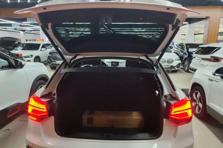 奥迪Q2L 2020款 35 TFSI 时尚动感型机舱底盘23