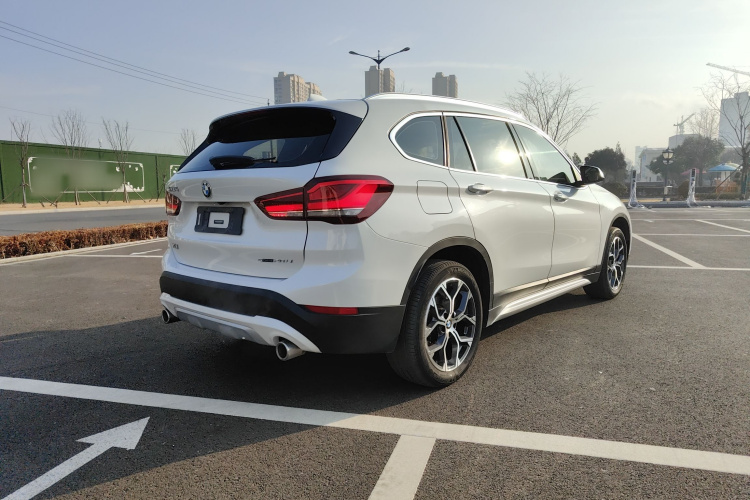 宝马X1 2020款 sDrive20Li 尊享型车身外观6004