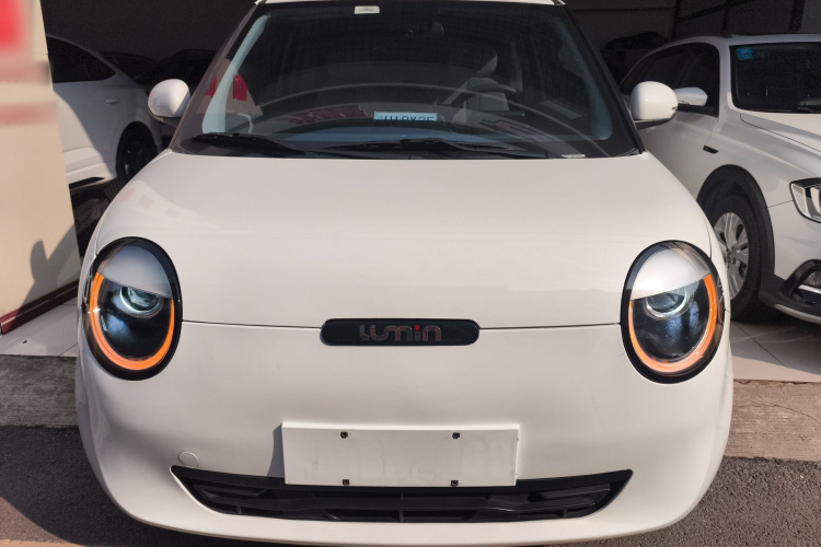 长安启源 长安Lumin 2023款 301km 蜜沁款车身外观2