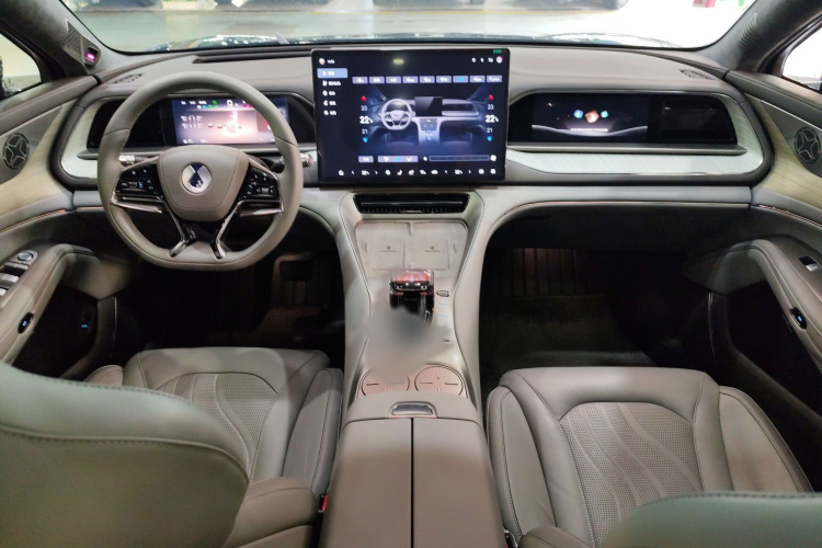 腾势N7 2023款 超长续航版(Air版)中控内饰7002