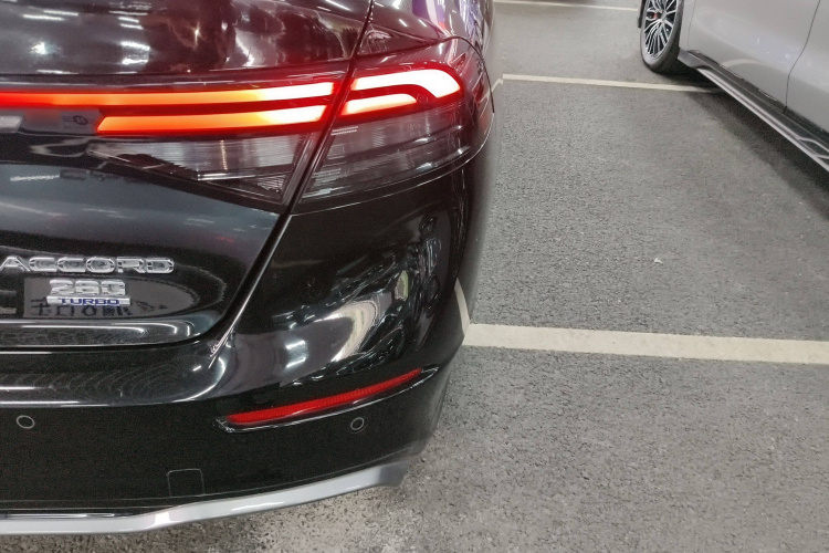 本田 雅阁 2023款 260TURBO 卓越版车身外观9