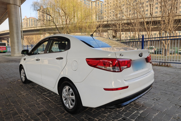 起亚K2 2015款 三厢 1.4L MT GLS车身外观6004