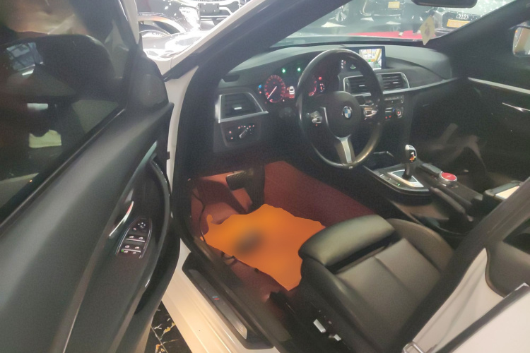 宝马3系GT 2020款 320i M运动套装中控内饰7003