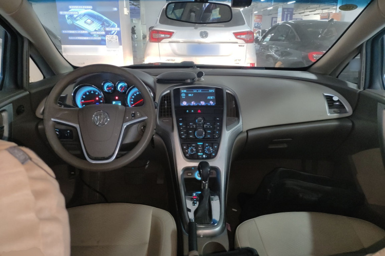 别克 英朗 2013款 GT 1.6L 自动时尚版中控内饰12