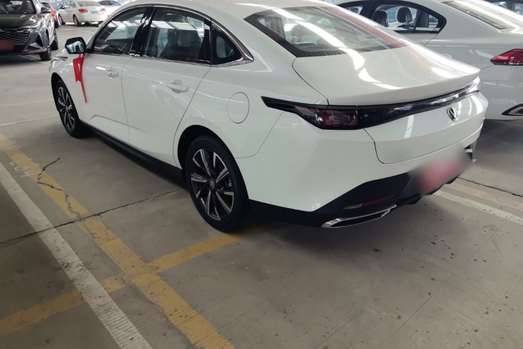 长安 逸动 2025款 蓝鲸 1.5T 500Bar尊贵型车身外观6005