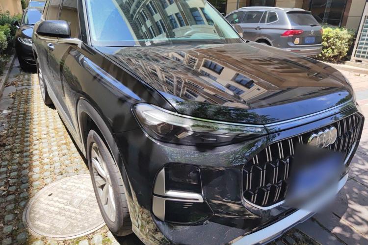 奥迪Q6 2024款 45 TFSI quattro 齐云型 羽林套装 7座车身外观6002