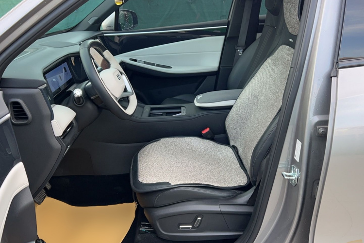 吉利银河 银河L7 2024款 1.5T 115km PLUS  龙腾版局部细节19