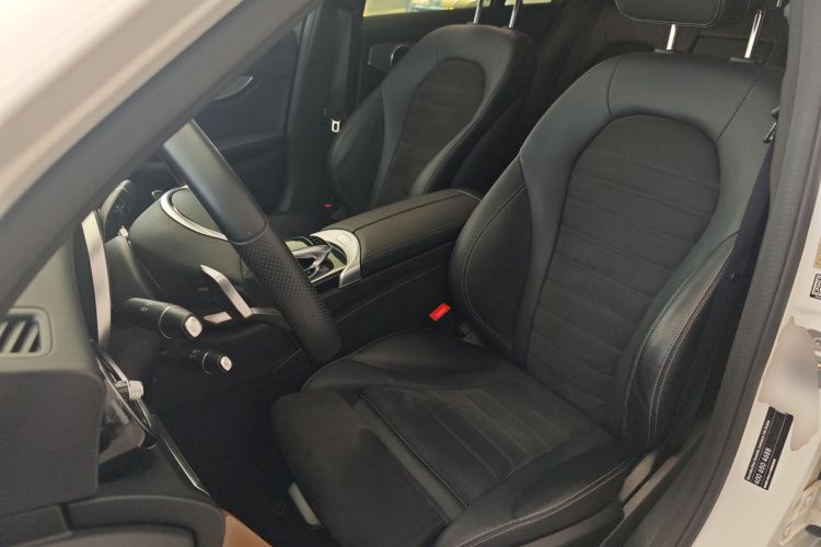 奔驰C级 2017款 C 200 运动版中控内饰19